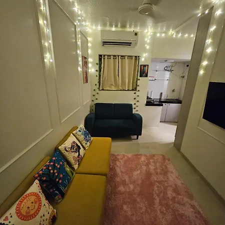 Cozy Rose Peaceful Village Retreat In Bandra Mumbai