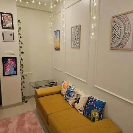 Apartment Cozy Rose Peaceful Village Retreat In Bandra Mumbai