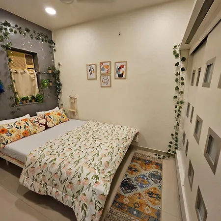 Cozy Rose Peaceful Village Retreat In Bandra * Mumbai