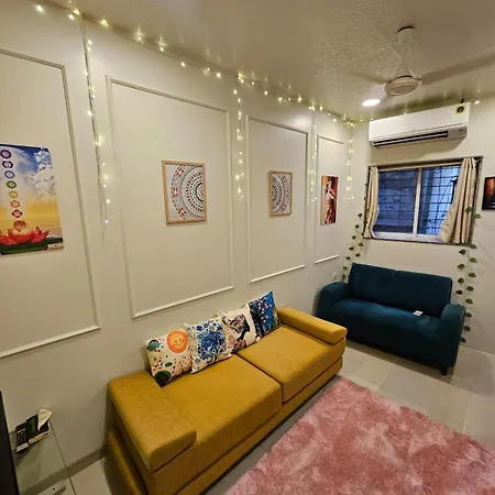 Cozy Rose Peaceful Village Retreat In Bandra * Mumbai