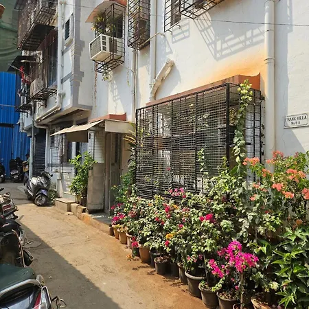 Cozy Rose Peaceful Village Retreat In Bandra Apartment *