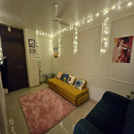 Cozy Rose Peaceful Village Retreat In Bandra
