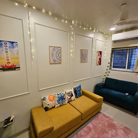 Cozy Rose Peaceful Village Retreat In Bandra Apartment Mumbai