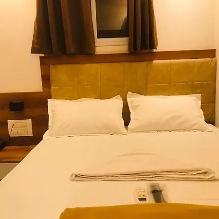 Kishan Lodging & Boarding Hotel 3*