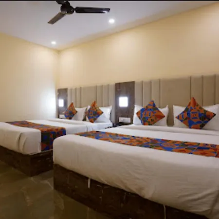 Crystal Castle Goregaon West Link Road, 4*