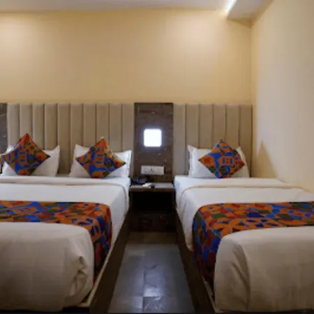 Crystal Castle Goregaon West Link Road, 4*