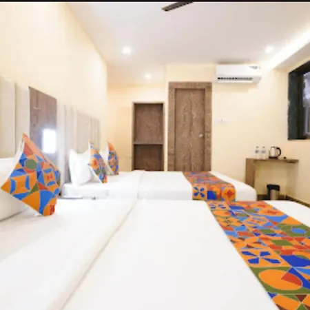Crystal Castle Goregaon West Link Road, Hotel
