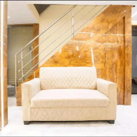 Hotel Crystal Castle Goregaon West Link Road, 4*