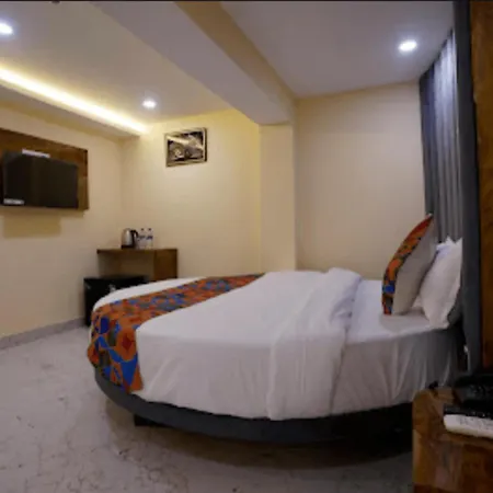 Crystal Castle Goregaon West Link Road, Hotel Mumbai