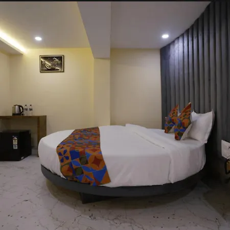 Crystal Castle Goregaon West Link Road, Hotel 4*