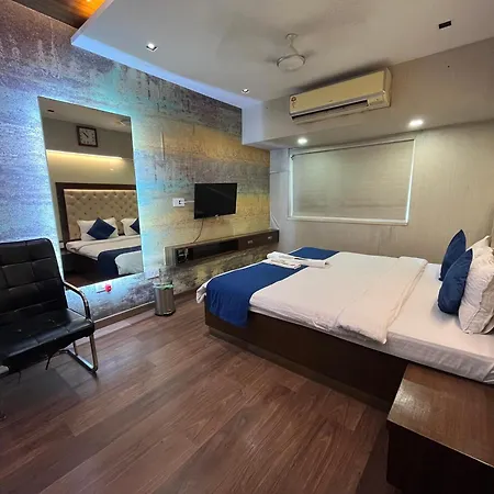 Zenith Luxe - Near Iit & Hiranandani, Powai Guest house