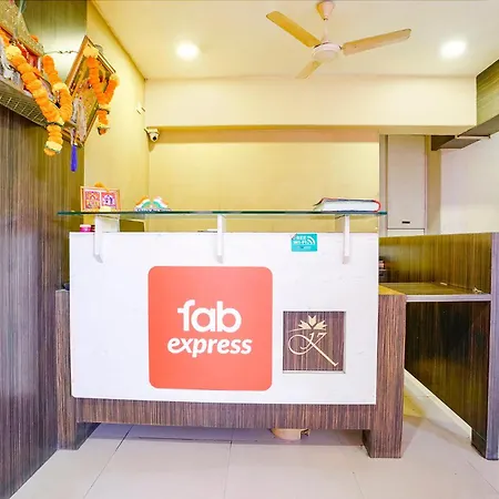Fabexpress Kuber - Nr Apmc Vashi, Navi Hotel 3*