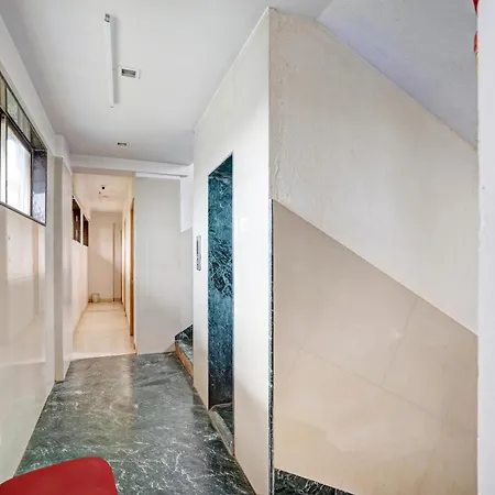 Hotel O Delight Near Andheri Railway Station