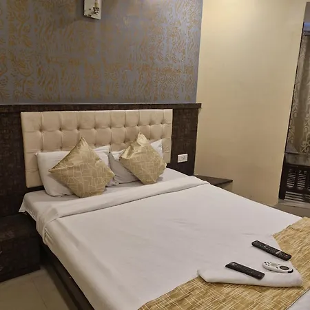 Hotel Crystal Park Near Nesco Exhibition Center *
