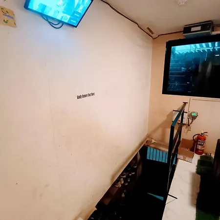 Retreats - Dorm In Andheri Hostel Mumbai