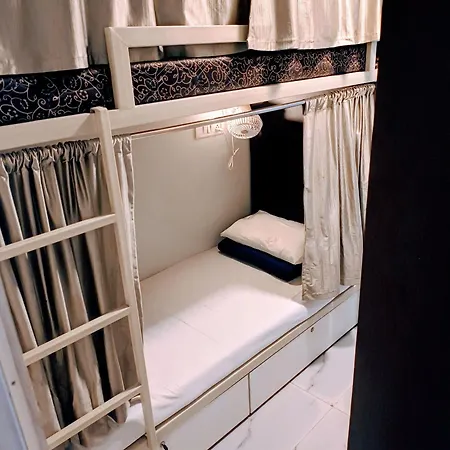 Hostel Retreats - Dorm In Andheri Mumbai