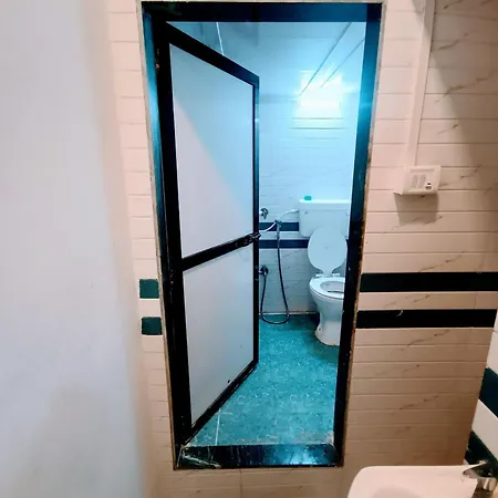 Retreats - Dorm In Andheri Hostel Mumbai