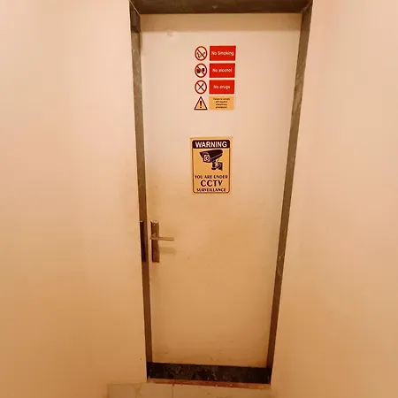 Retreats - Dorm In Andheri Hostel *