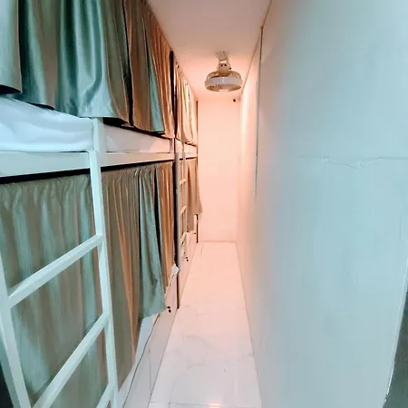 Retreats - Dorm In Andheri *