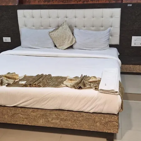 Hotel Crystal Park Near Nesco Exhibition Center *