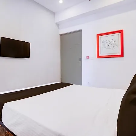 Hotel Super Townhouse Khar The Habitat *