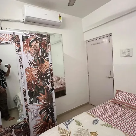 1bhk Entire Flat In Oshiwara Mumbai
