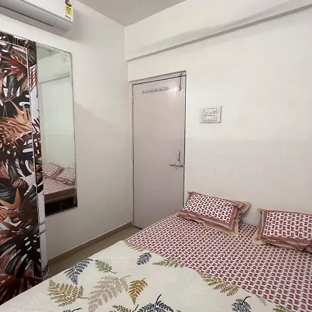 1bhk Entire Flat In Oshiwara Mumbai