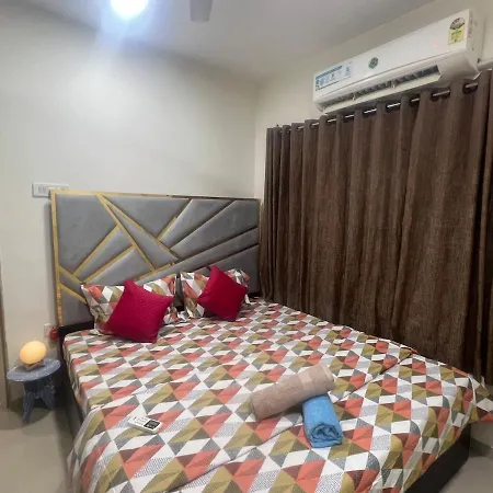 Apartment 2bhk Flat -5min From Goregaon Nesco *