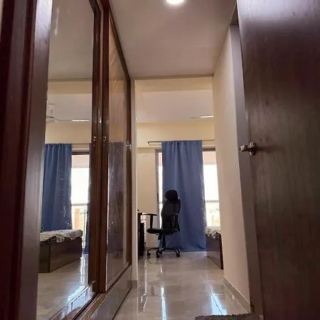 Apartment 1bhk Modern Spacious Workspace, Livin