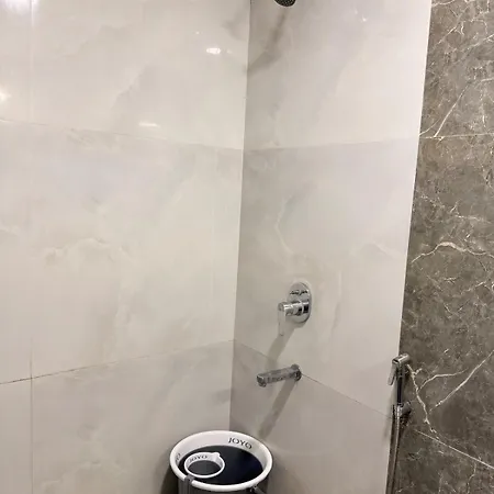 Apartment 1bhk Modern Spacious Workspace, Livin Mumbai