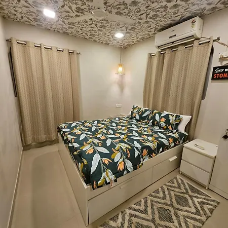 Style 2bhk Raja House, Bandra Mumbai
