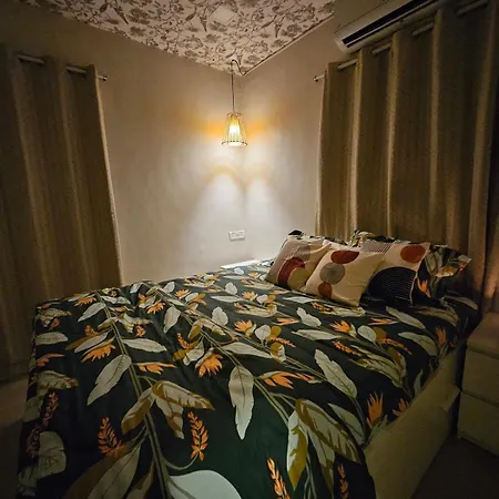 Apartment Style 2bhk Raja House, Bandra *