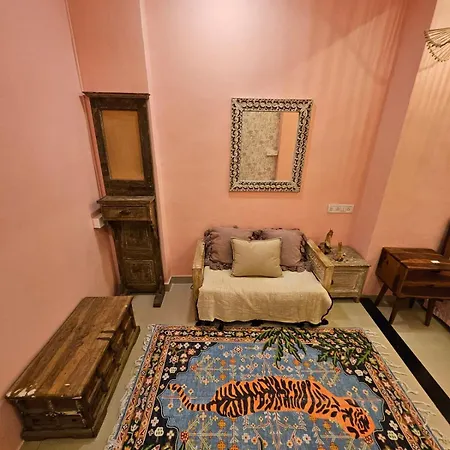 Apartment Style 2bhk Raja House, Bandra *
