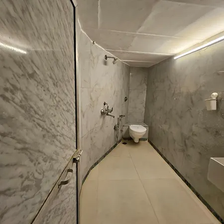 Style 2bhk Raja House, Bandra * Mumbai