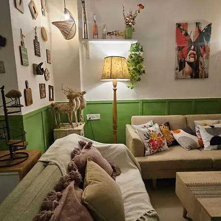 Apartment Style 2bhk Raja House, Bandra *