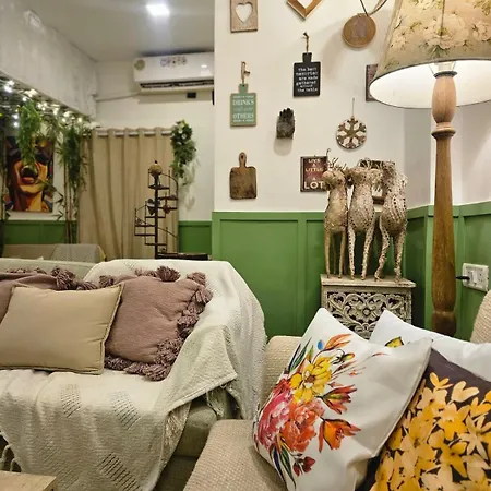 Apartment Style 2bhk Raja House, Bandra *