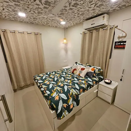Style 2bhk Raja House, Bandra Apartment *
