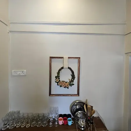 Style 2bhk Raja House, Bandra * Mumbai