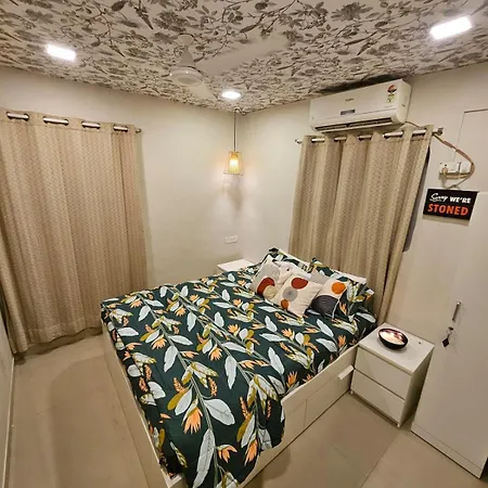Style 2bhk Raja House, Bandra Apartment *