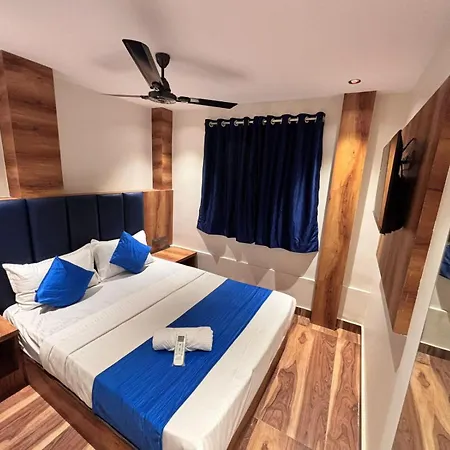 Hotel Lavish Park