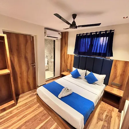 Hotel Lavish Park