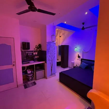 Ivy Splendour Blu Private Studio, Oshiwara,