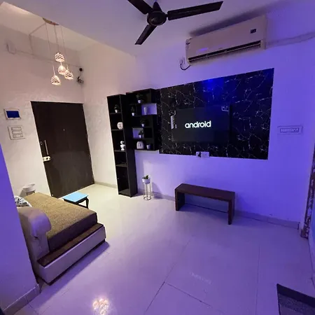 Ivy Splendour Blu Private Studio, Oshiwara,