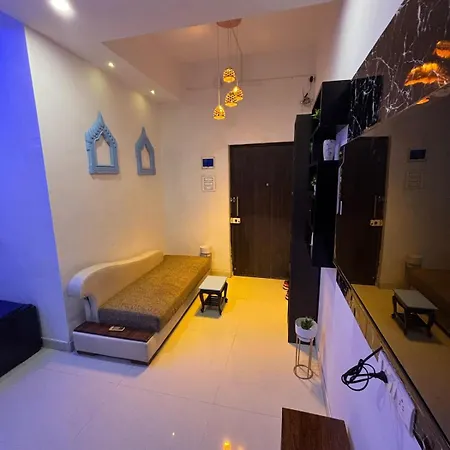 Ivy Splendour Blu Private Studio, Oshiwara,