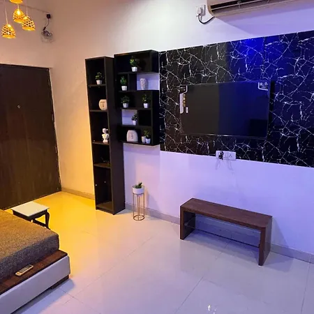 Ivy Splendour Blu Private Studio, Oshiwara,