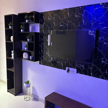 Ivy Splendour Blu Private Studio, Oshiwara, Apartment