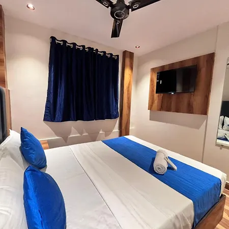 Hotel Lavish Park