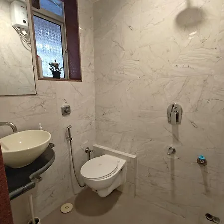 Spacious 1bhk Off Carter Road