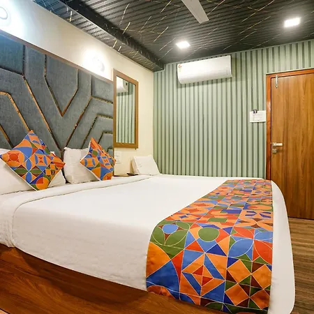 Hotel Fabhotel Malali Residency 4*