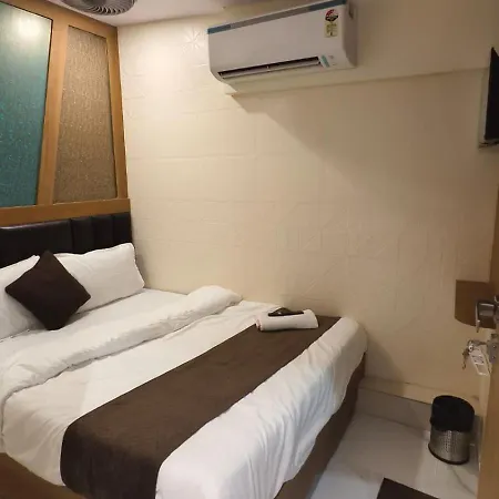 Crest Hotel 2*